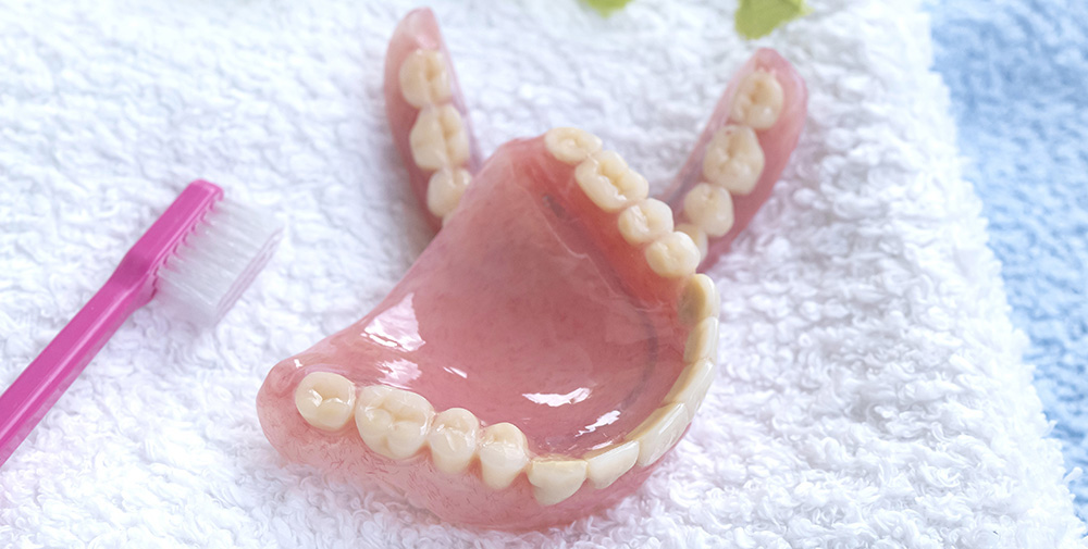 今よりもっと快適な食事・会話ができる義歯をつくりませんか？
