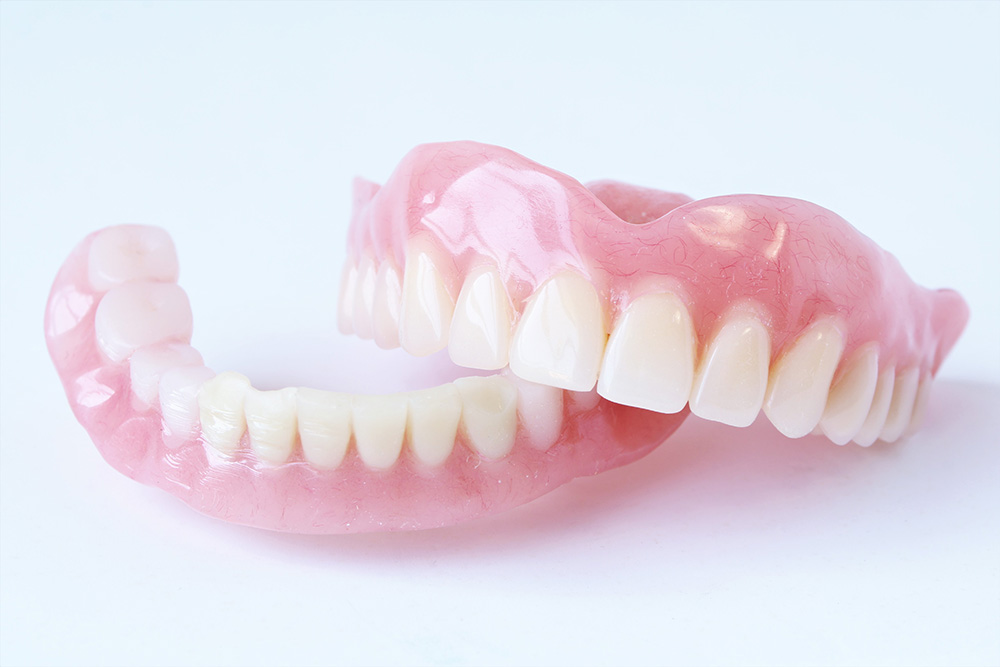 高度な知識と技術を必要とする精密義歯を作成